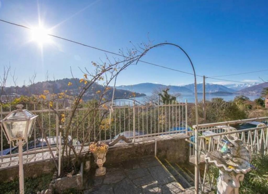 Apartment With View Lake Maggiore/Laveno Mombello Extérieur photo